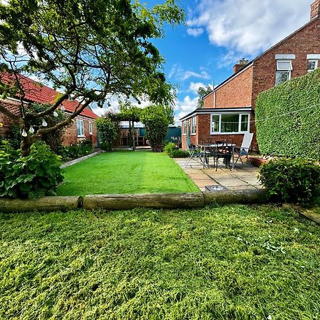 Luxury Isla Cottages, Bourne! Dog-Friendly, Countryside Views, Garden, Parking, 5Mins Pubs - Family Holiday المظهر الخارجي الصورة