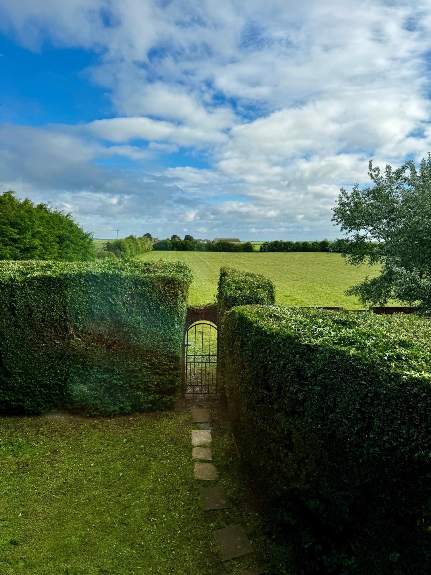 Luxury Isla Cottages, Bourne! Dog-Friendly, Countryside Views, Garden, Parking, 5Mins Pubs - Family Holiday الغرفة الصورة